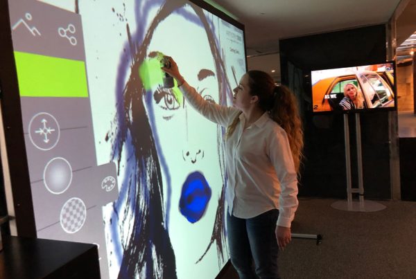 Digitale graffiti wanden in Europa voor Amway