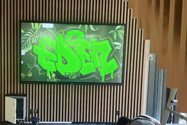 Digital graffiti touchscreen in Malmö hotel