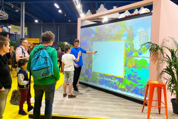 Digitale graffiti wand vakantiebeurs
