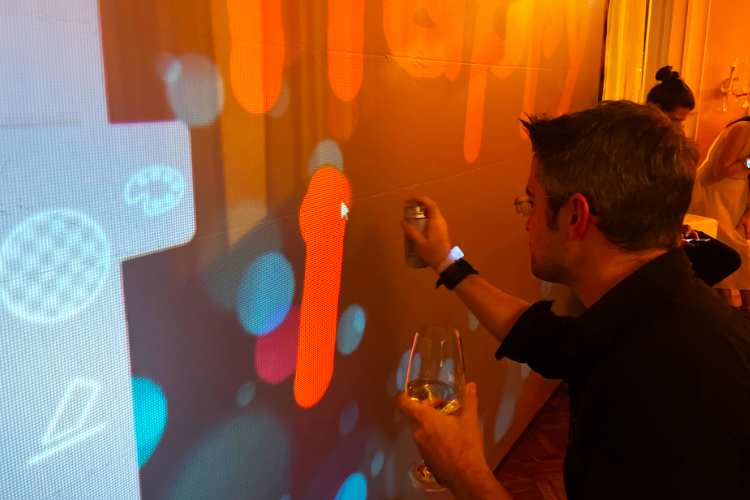 Digitale graffiti wand tijdens bedrijfsevent in Wenen