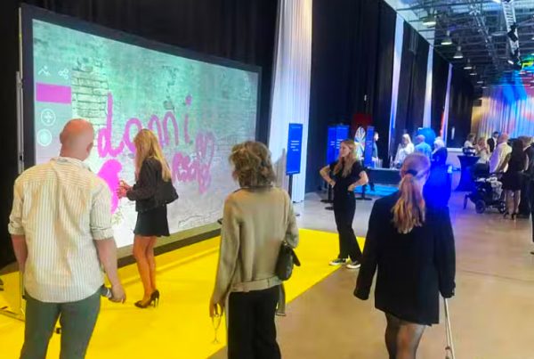 Graffiti scherm Porsche jubileum in Stockholm
