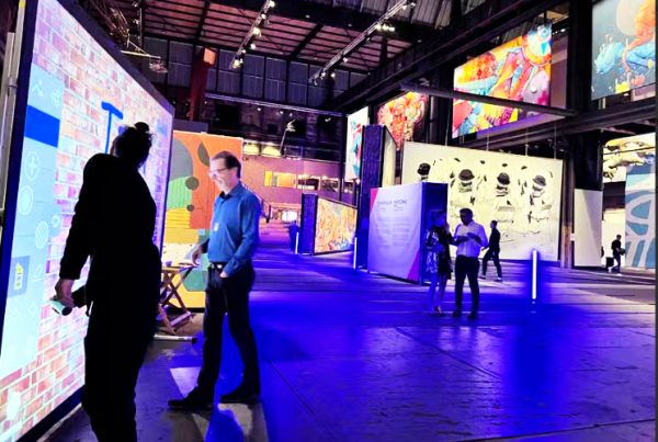 IBM digitale graffiti muur bij STRAAT in Amsterdam